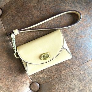 NWT Coach Turnlock Card Case Wristlet